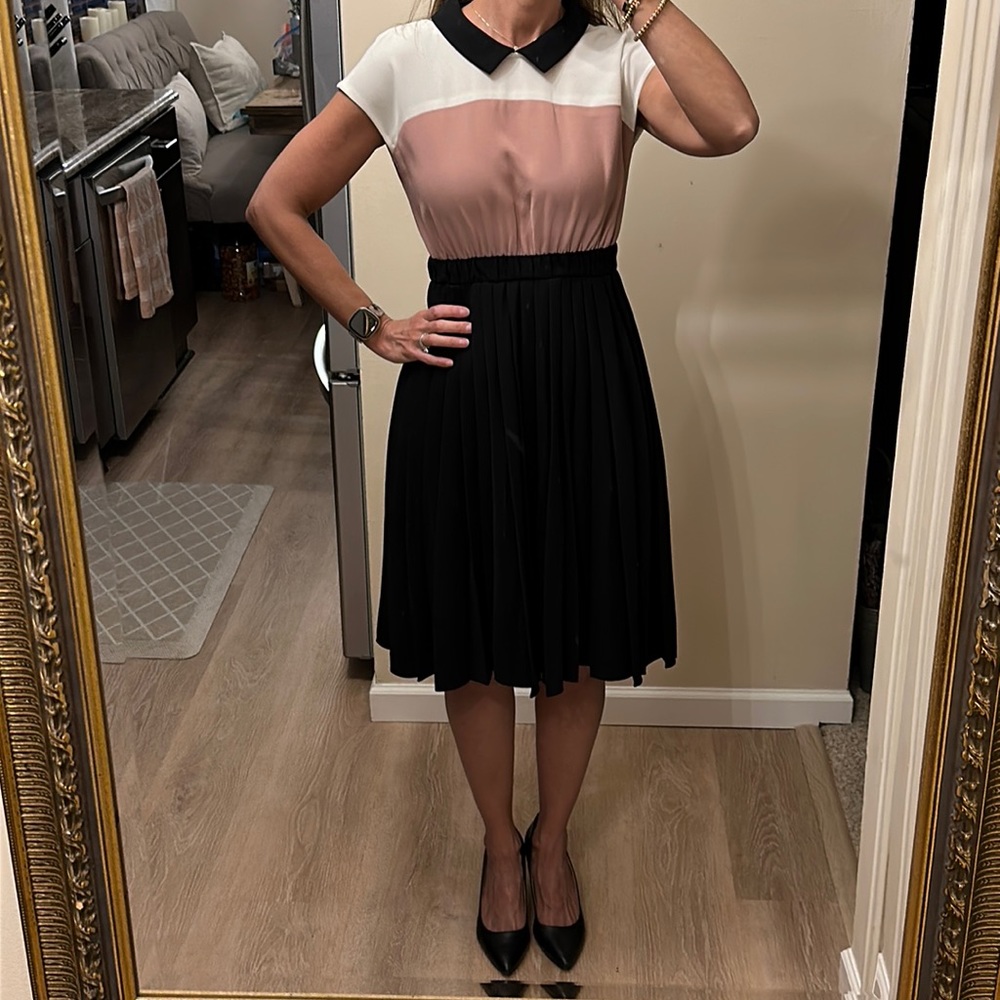 EUC Kate Spade pleated dress with collar, fits like a 0/2